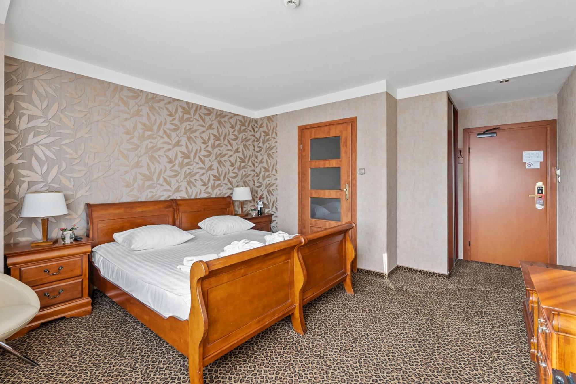 Hotel Diament Vacanza Katowice - Siemianowice Семяновице-Слёнске Экстерьер фото